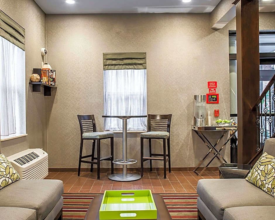 enVision Hotel Boston-Longwood