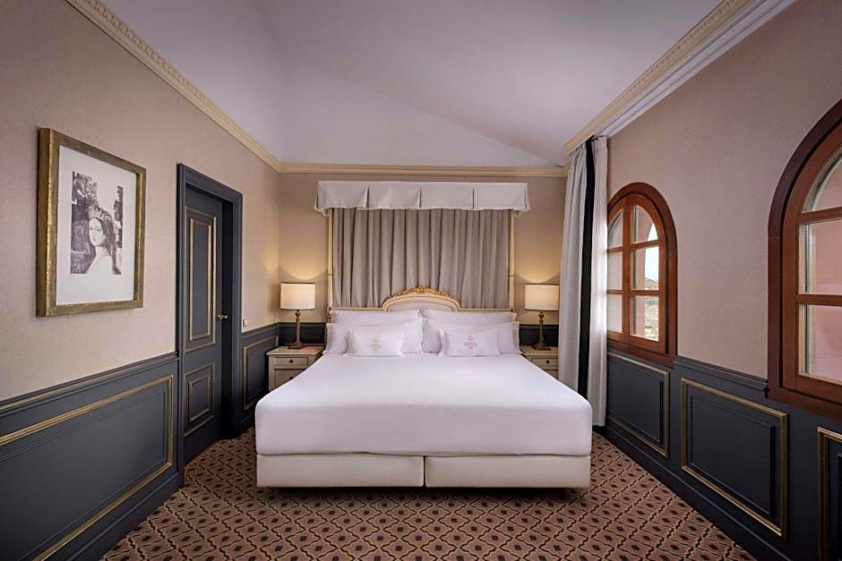 Eugenia de Montijo, Autograph Collection by Marriott