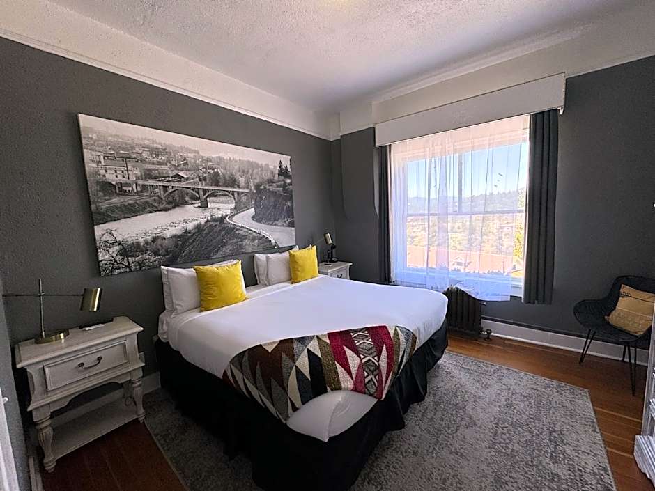 Photo 1 of 7 of Suite
