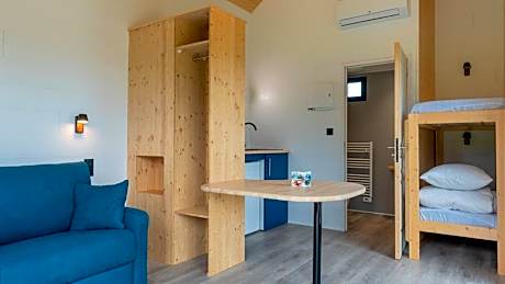 Cabin 2 Adults and 2 Children