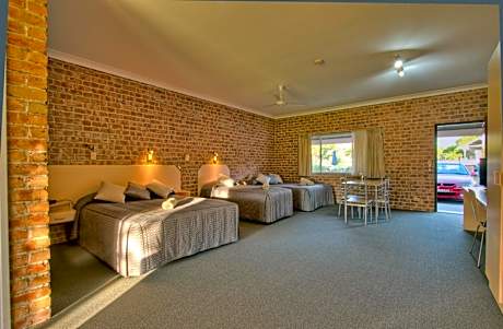 Large Family Room (5 Adults)