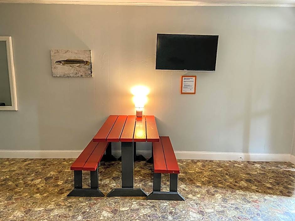Reel Inn and Lodge