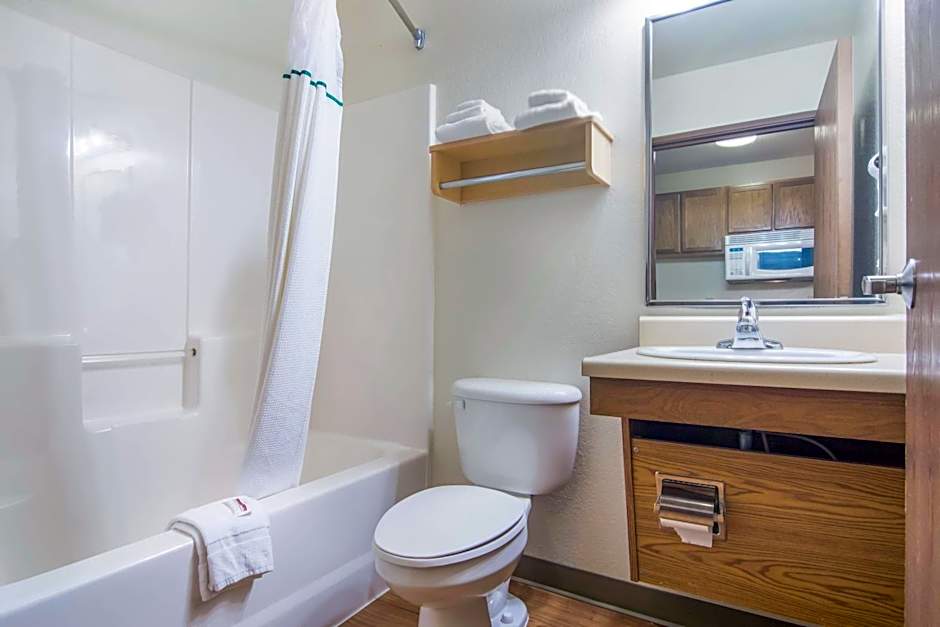 HomeTowne Studios & Suites Bentonville