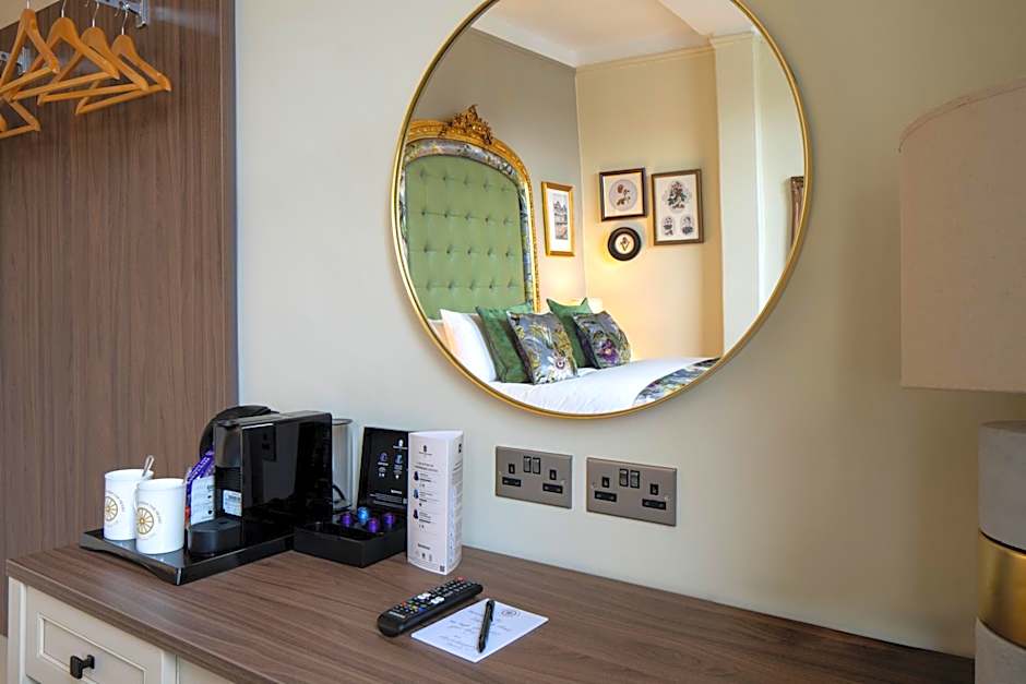 The Warwick Arms Hotel