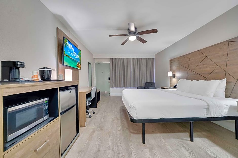Quality Inn & Suites Airport/Cruise Port Hollywood