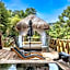 Chalét com jacuzzi sauna lareira e telao cinema