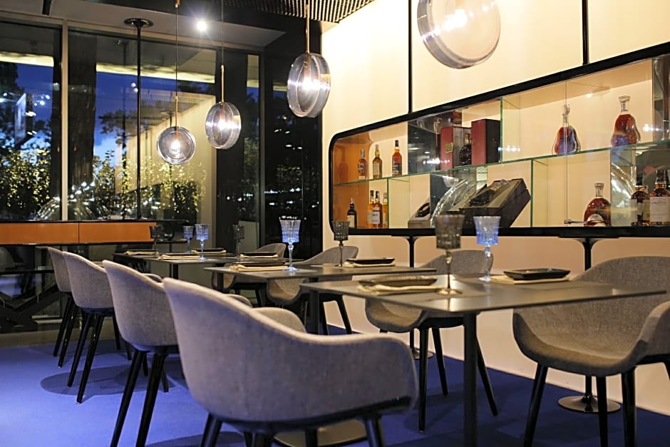 The Grove Design Hotel