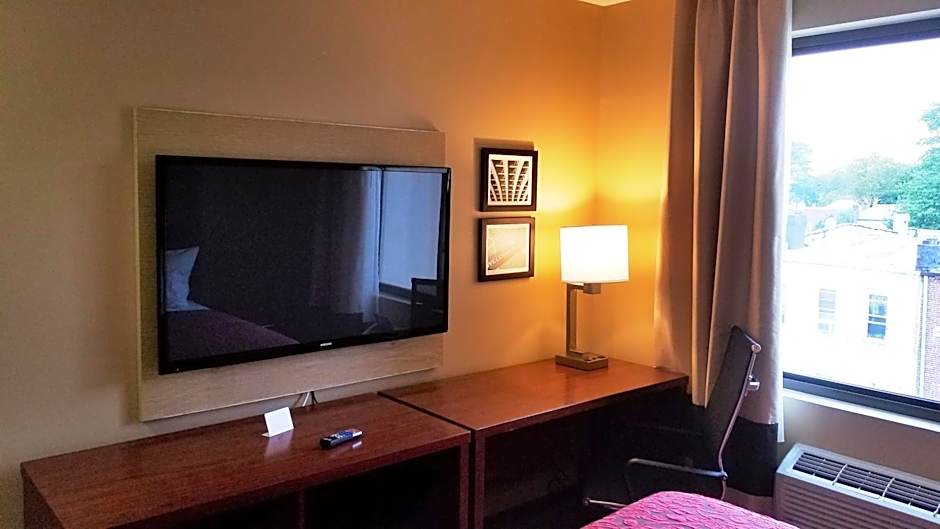 Days Inn by Wyndham Brooklyn Marine Park