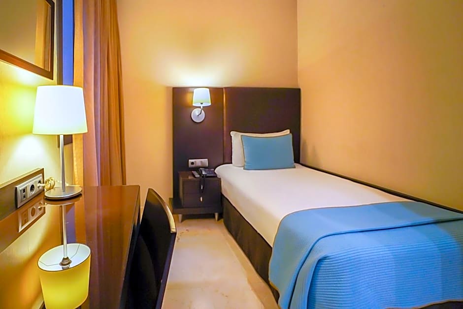 Photo 1 of 10 of Single Room
