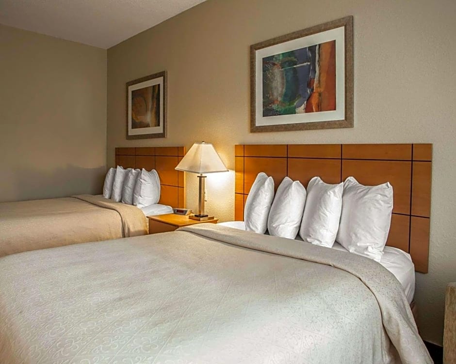 Quality Inn near I-72 and Hwy 51