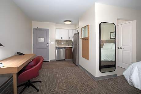 Queen Studio Suite