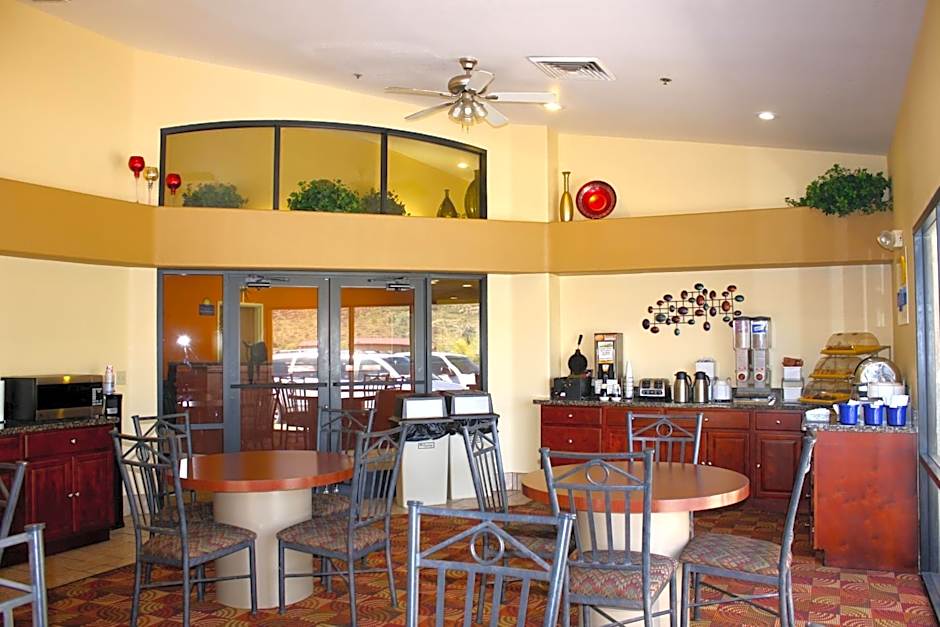 Days Inn by Wyndham Globe