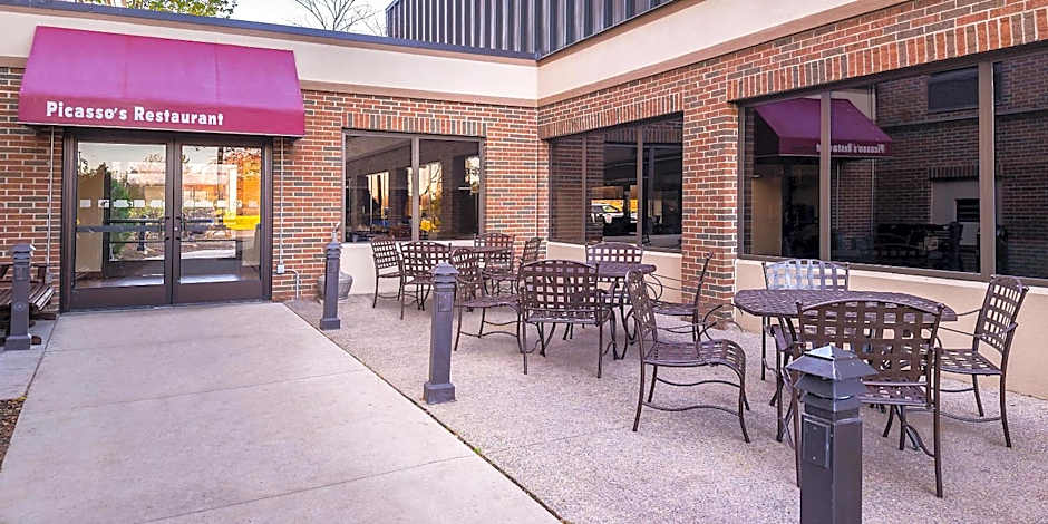 Holiday Inn Hotel & Suites Warren By IHG