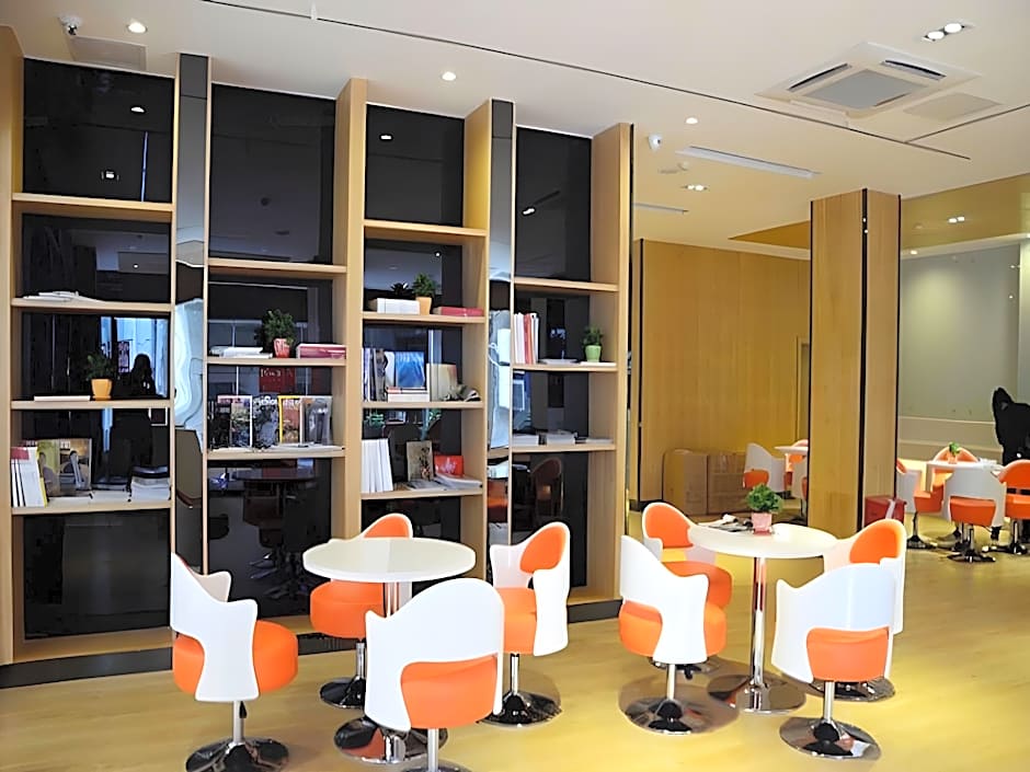 7 Days Premium Guilin Liangjiang Sihu Central Plaza