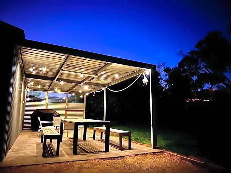 Blue Seas Beach House, 400 metres to the beach