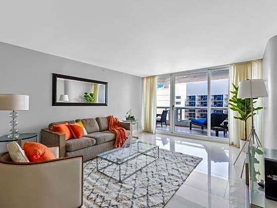 Bay Overlooking Condo with Balcony