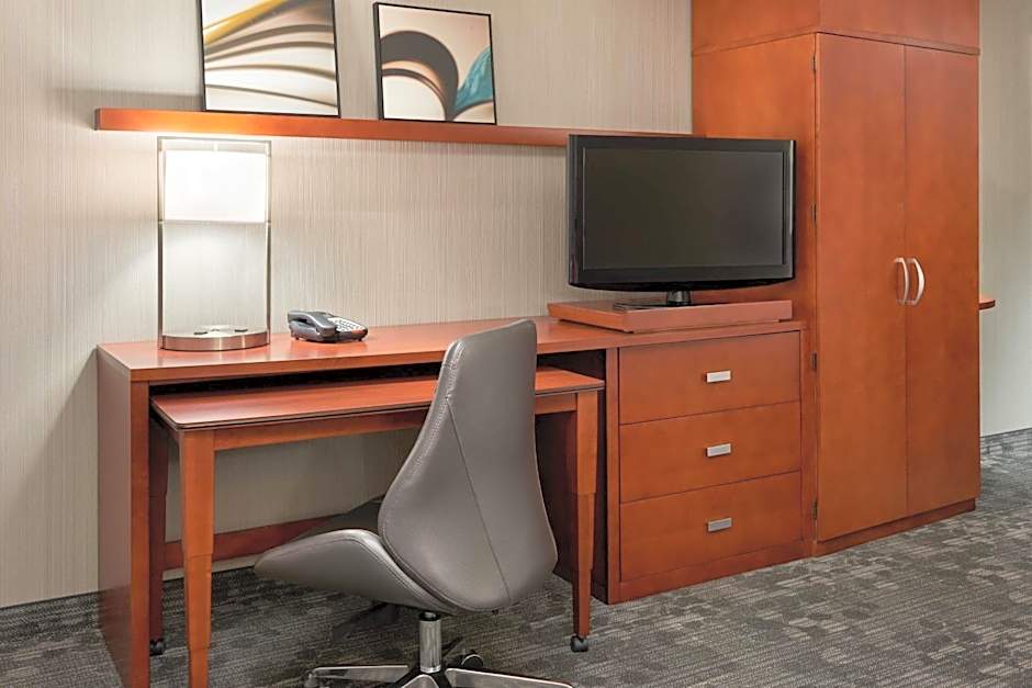 Courtyard by Marriott Kingston Highway 401/Division Street