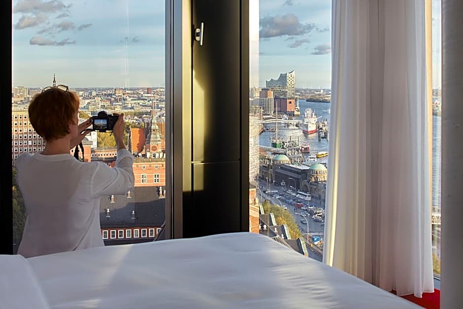 Empire Riverside Hotel