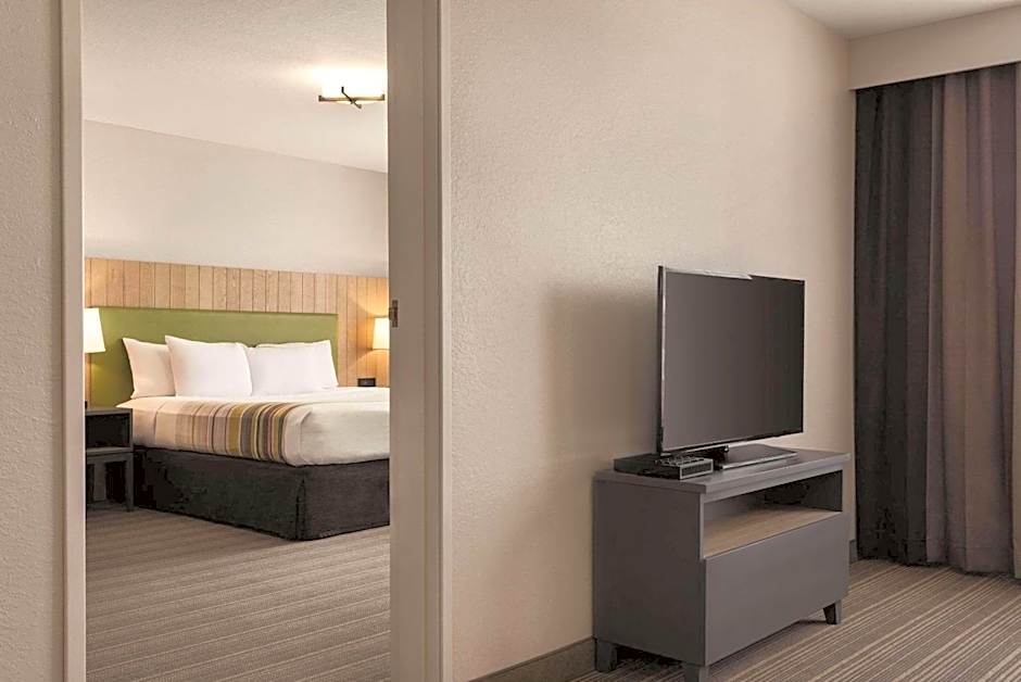 Country Inn & Suites by Radisson, Green Bay East, WI
