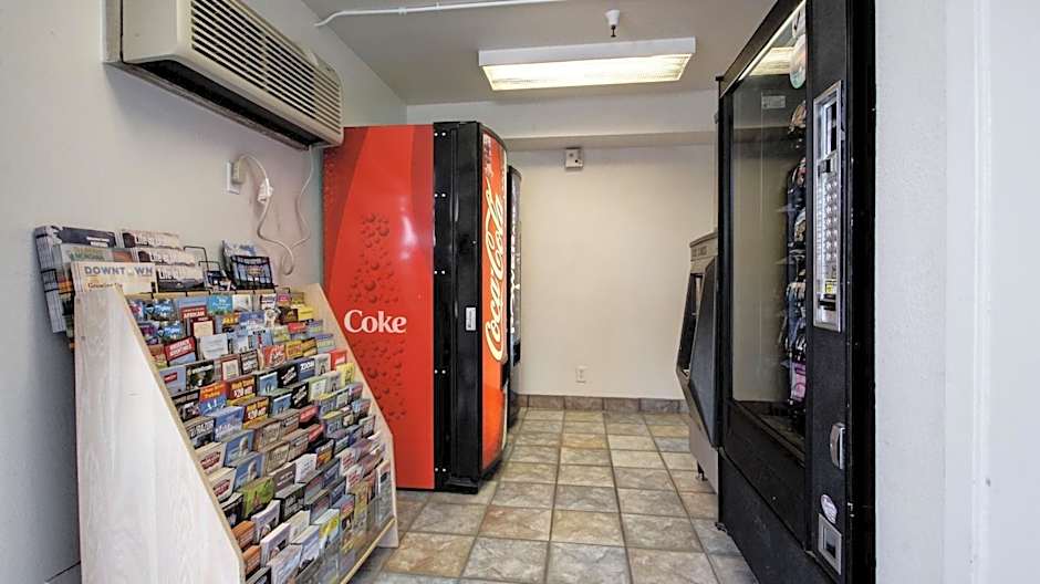 Super 8 by Wyndham Woods Cross - Salt Lake City North