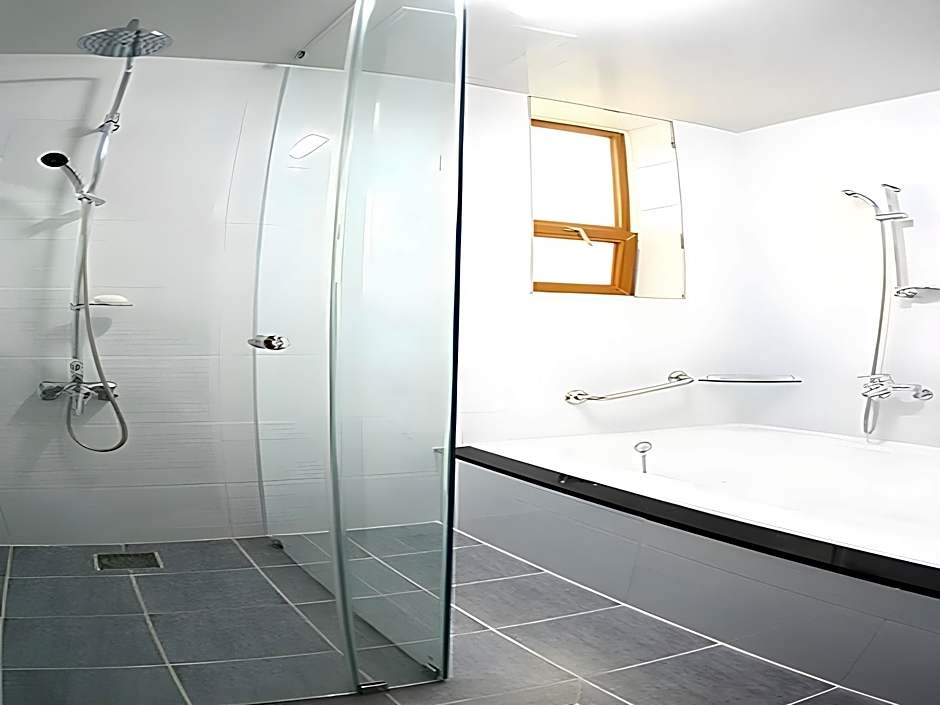 Metro Pol Tourist Hotel