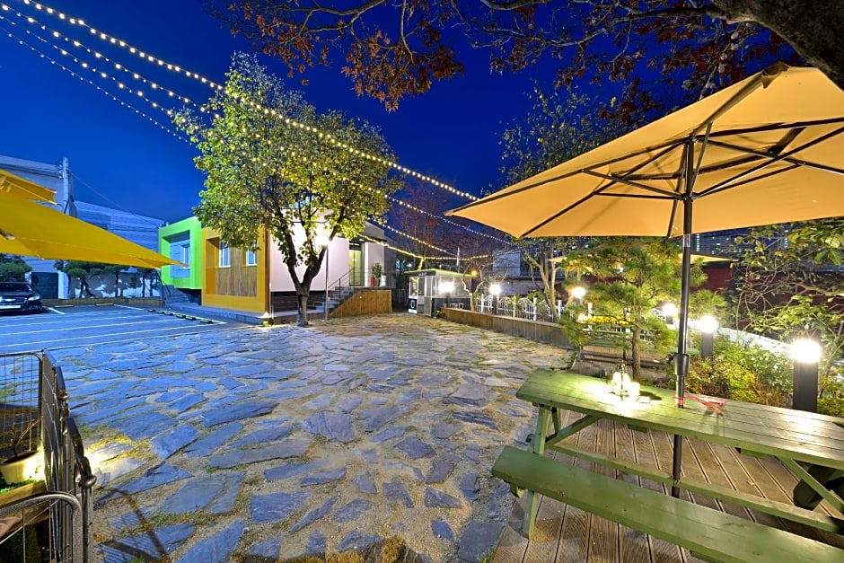 With U Hotel & Guesthouse