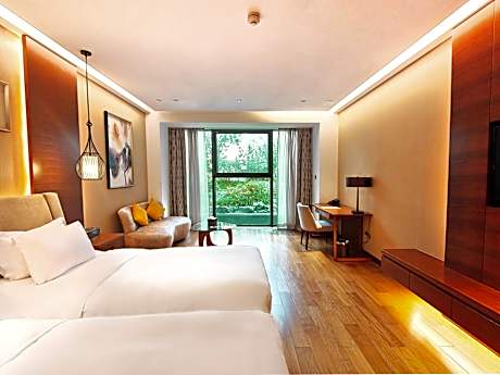 2 Double Standard Atrium View