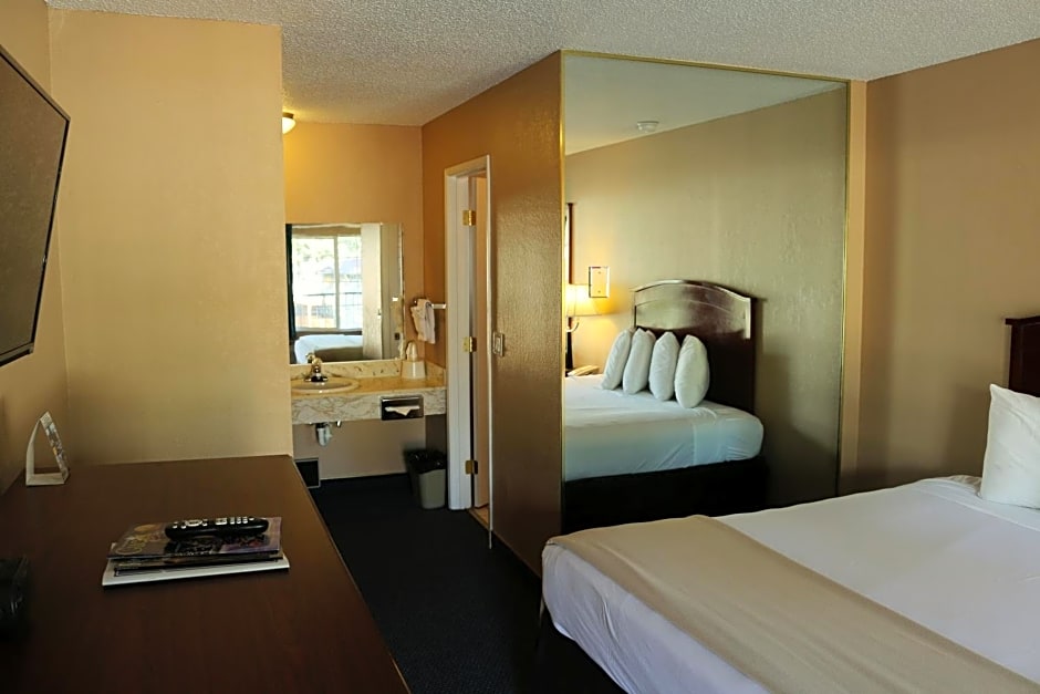 Bluelake Inn @ Heavenly Village