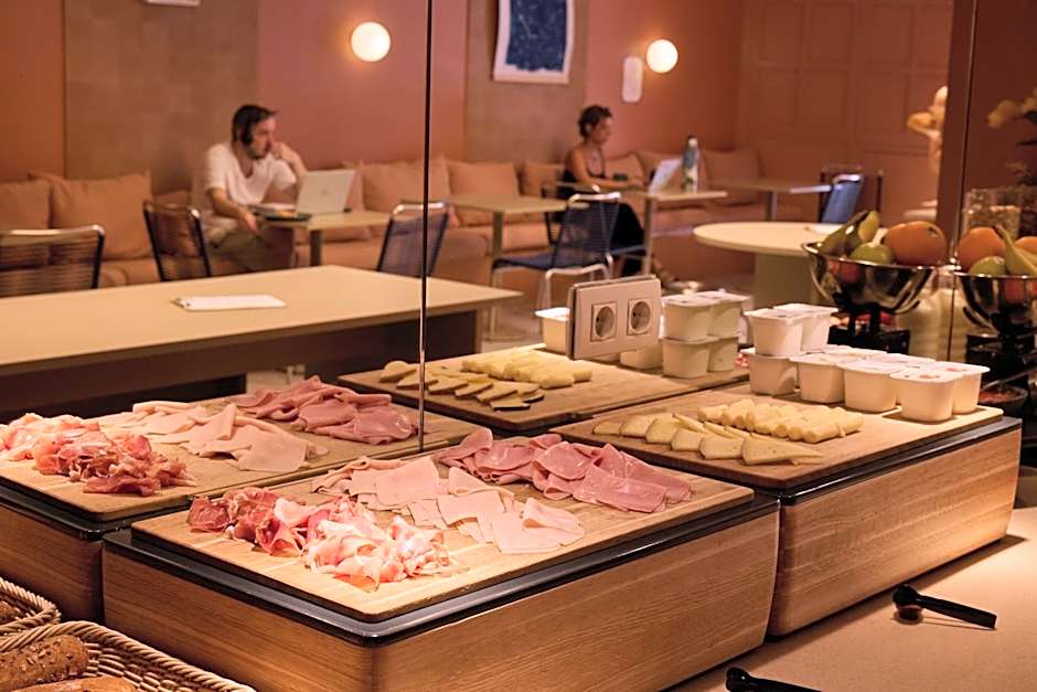 Latroupe Poblenou Beach