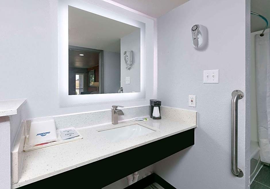 Howard Johnson by Wyndham San Marcos