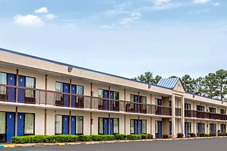 Knights Inn - Fredericksburg