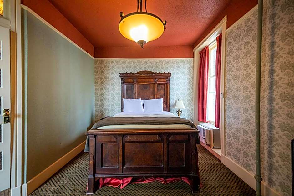 1886 Crescent Hotel and Spa