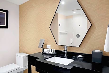 Room, 1 King Bed, City View, Corner