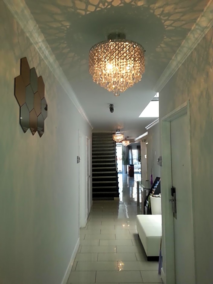Hollywood VIP Hotel