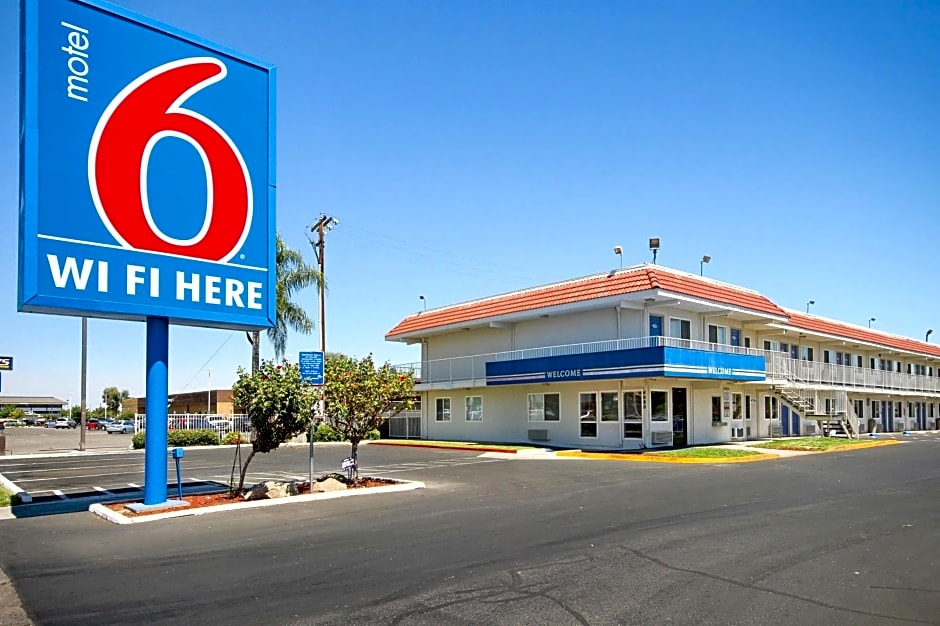 Motel 6 Fresno, CA - Blackstone South