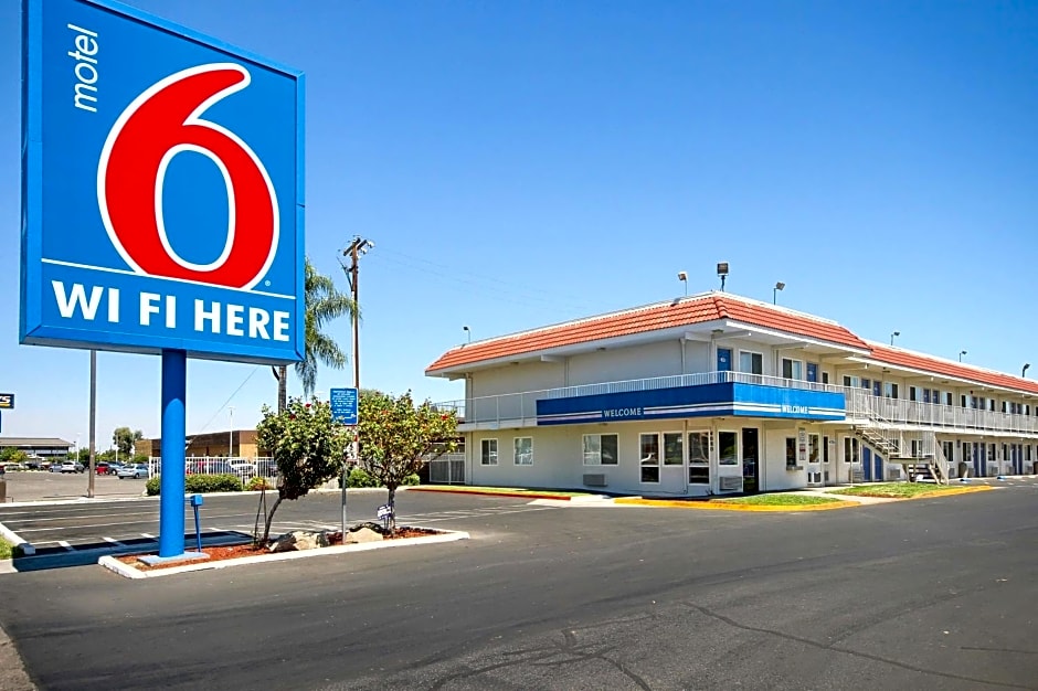 Motel 6 Fresno Blackstone South – Fresno, CA