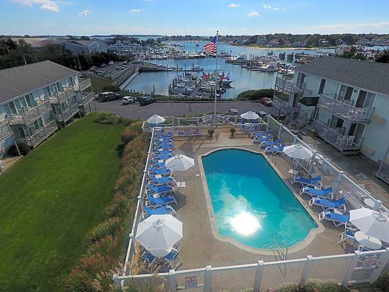 Anchor In Distinctive Waterfront Lodging