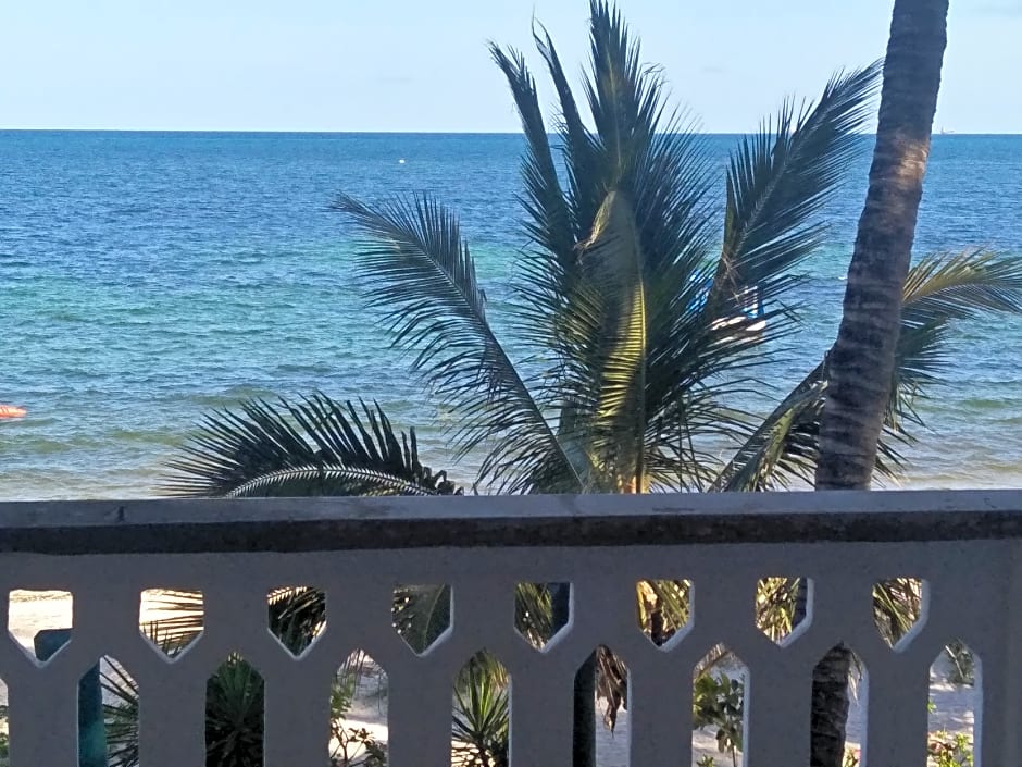 Travellers Beach Hotel & Club