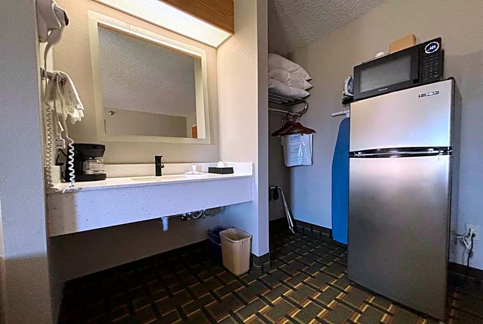 Super 8 by Wyndham Mt. Carmel IL