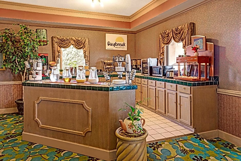 Days Inn & Suites by Wyndham Osceola AR