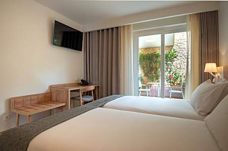 One-Bedroom Apartment with Pool View