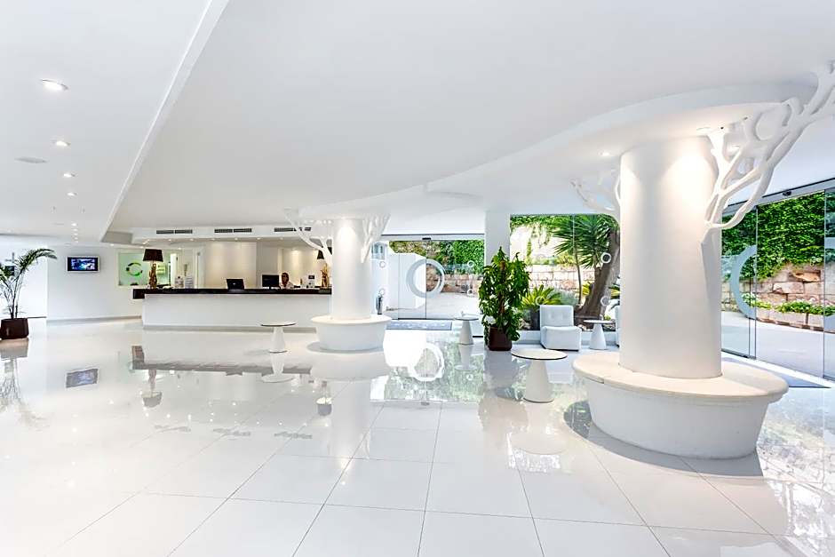 Fergus Style Cala Blanca Suites