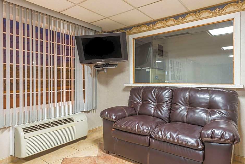 Super 8 by Wyndham Old Saybrook