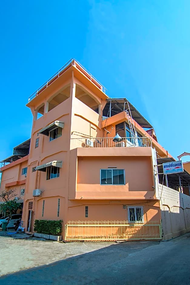 OYO 534 Phasuk Hotel