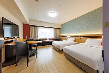 East Wing Family Room (For 1-2 adults) - Non-Smoking