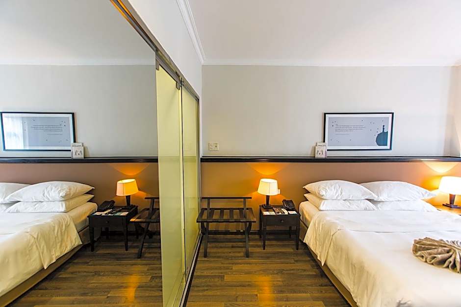 The Alcove Library Hotel