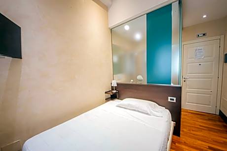 Single Room With French Bed