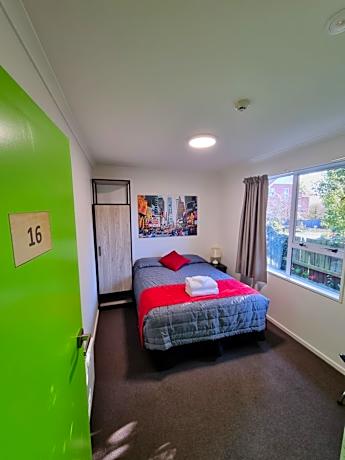 Room 7 - Budget Queen - Ensuite Bathroom