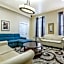 Modern 4BR Penthouse in Downtown by Hosteeva