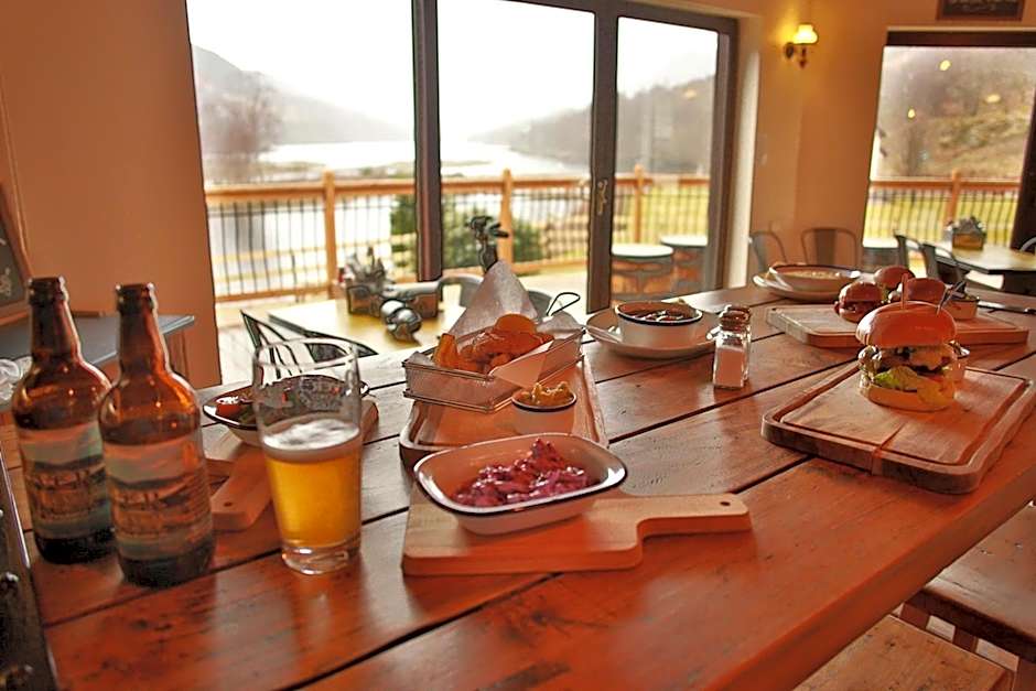 MacDonald Hotel & Cabins